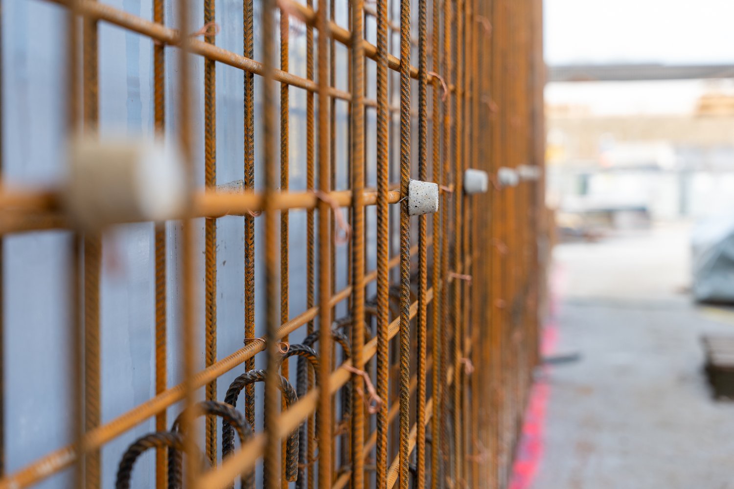 Wand mit Armierungseisen